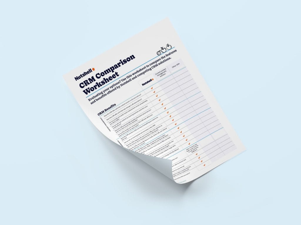 et stykke papir, hvor der står 'CRM-sammenligningsark'